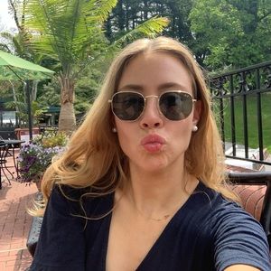 Meet your Posher, Alyssa